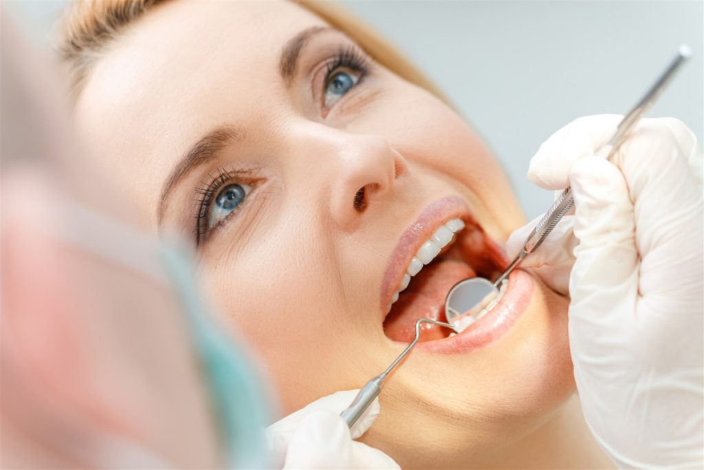 cuidados-y-mantenimiento-de-carillas-dentales
